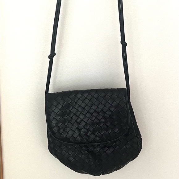 Bottega Veneta Black Woven Crossbody Bag - Picture 2 of 8
